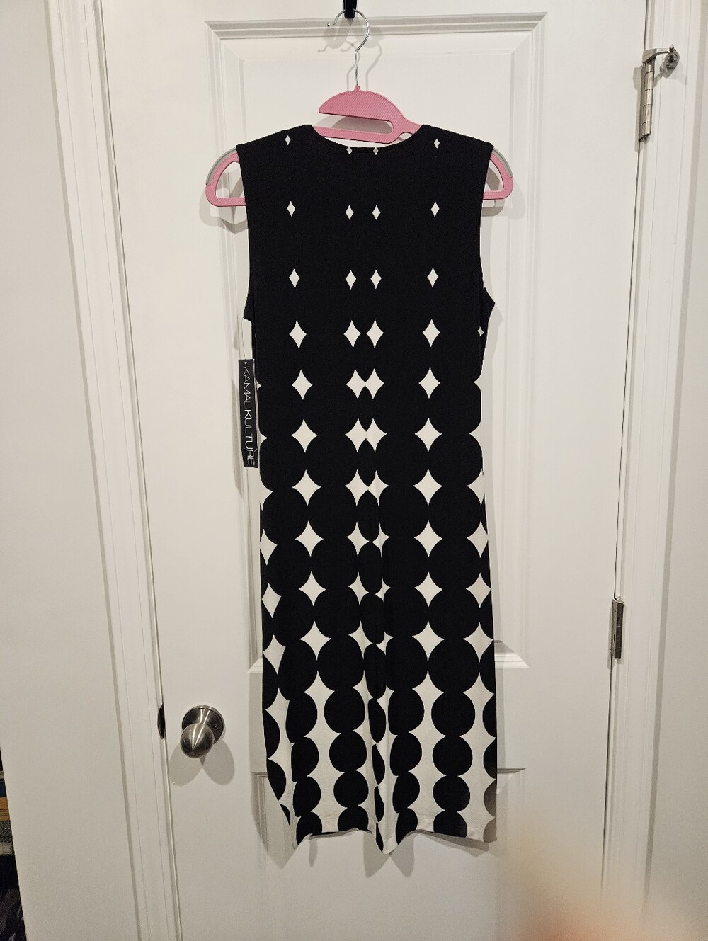"New" Sleeveless Black and White Geometric Sheath Dress - Picture 3 of 5